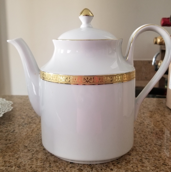 Tea pot nwot - Picture 1 of 2